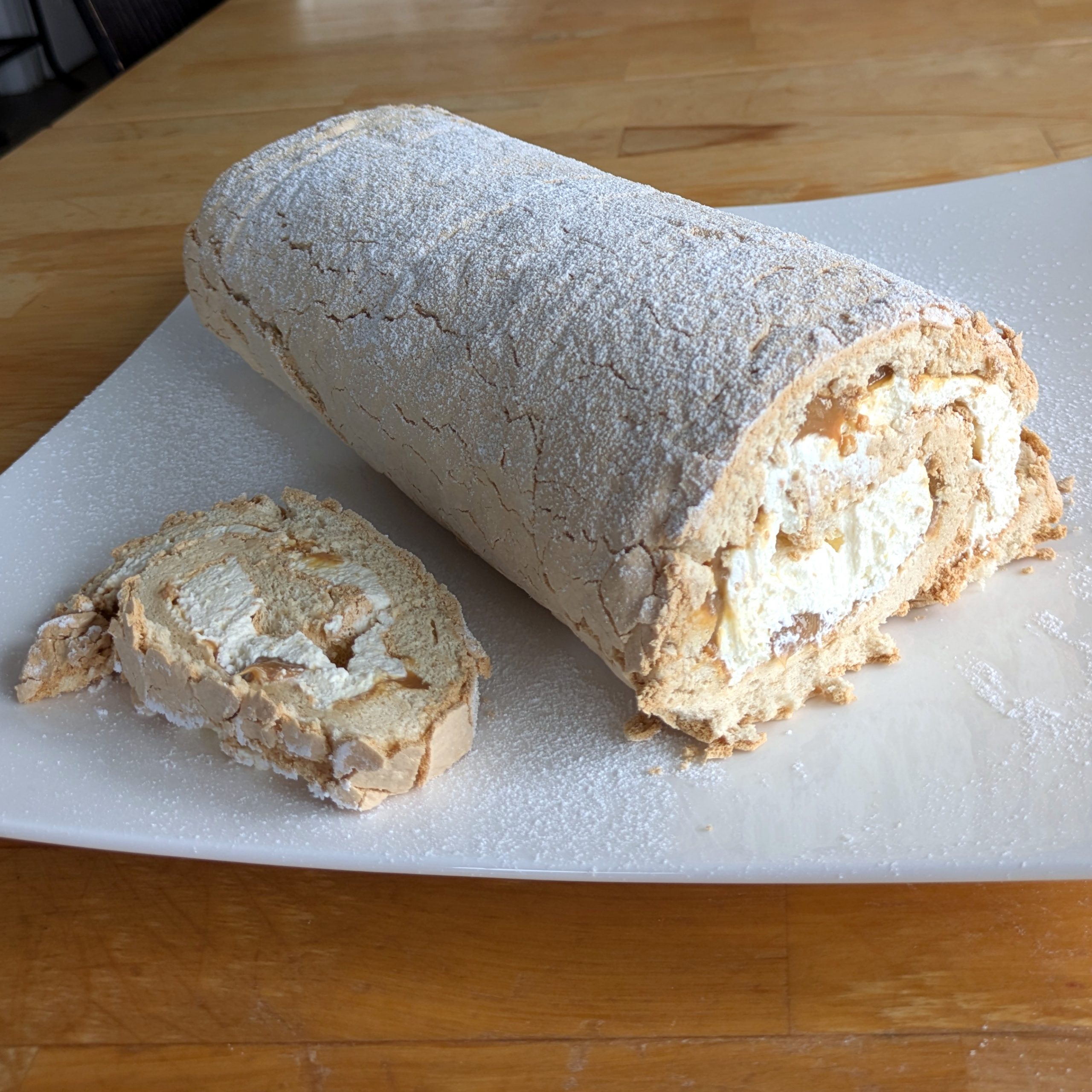 pavlova meringue roulade