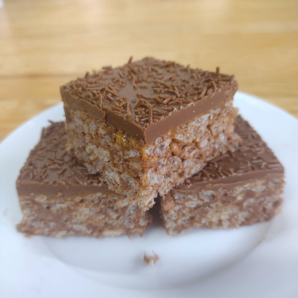 chocolate rice krispies slice